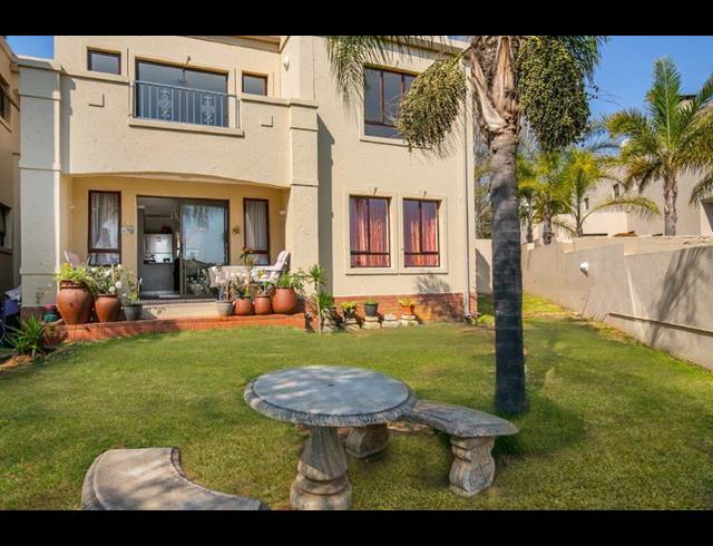 2 BEDROOM APARTMENT FOR SALE IN FOURWAYS